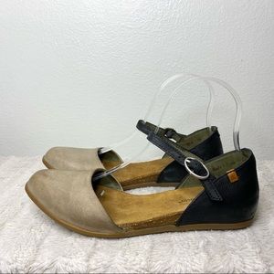 El Naturalista Leather Stella Two Tone Black Tan Flats